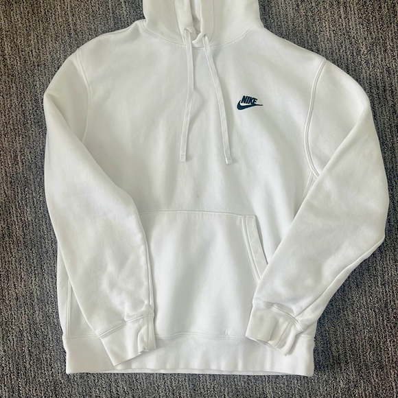 Nike Tops - ❗️SOLD❗️white nike hoodie